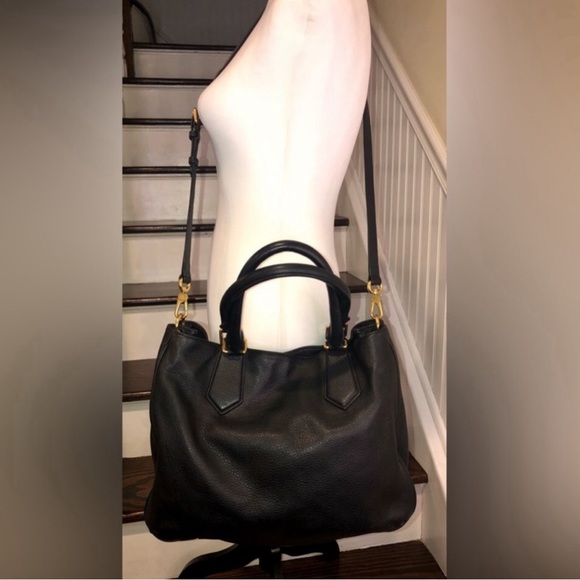 MARC JACOBS Black Satchel Crossbody Raspberry Interior w Central Zipping Pocket - Picture 9 of 16